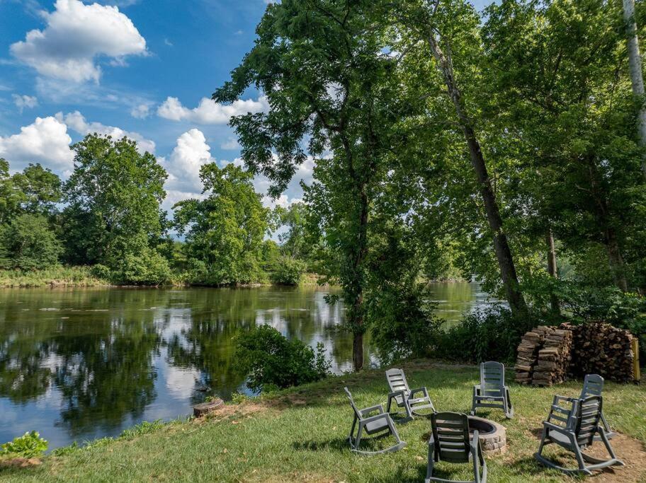 Riverside Oasis With Stunning Views, Cozy Firepit! Лурей Екстер'єр фото